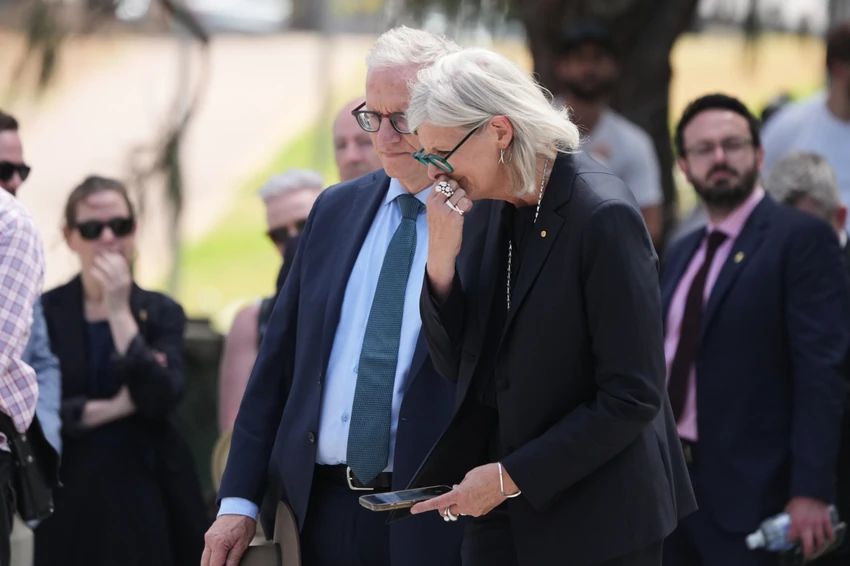 Odavanje počasti žrtvama masakra na plaži u Sidneju