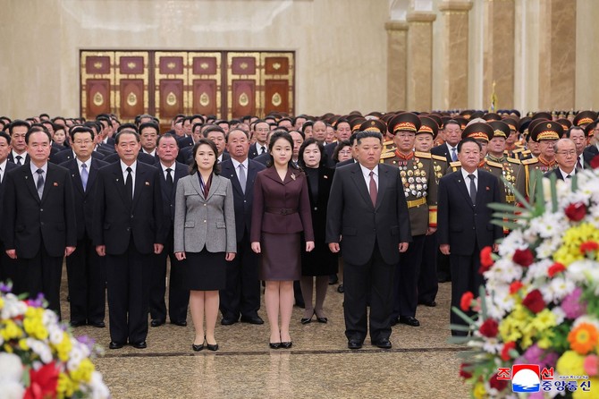 Kim Džong Un sa ćerkom (u sredini) i suprugom