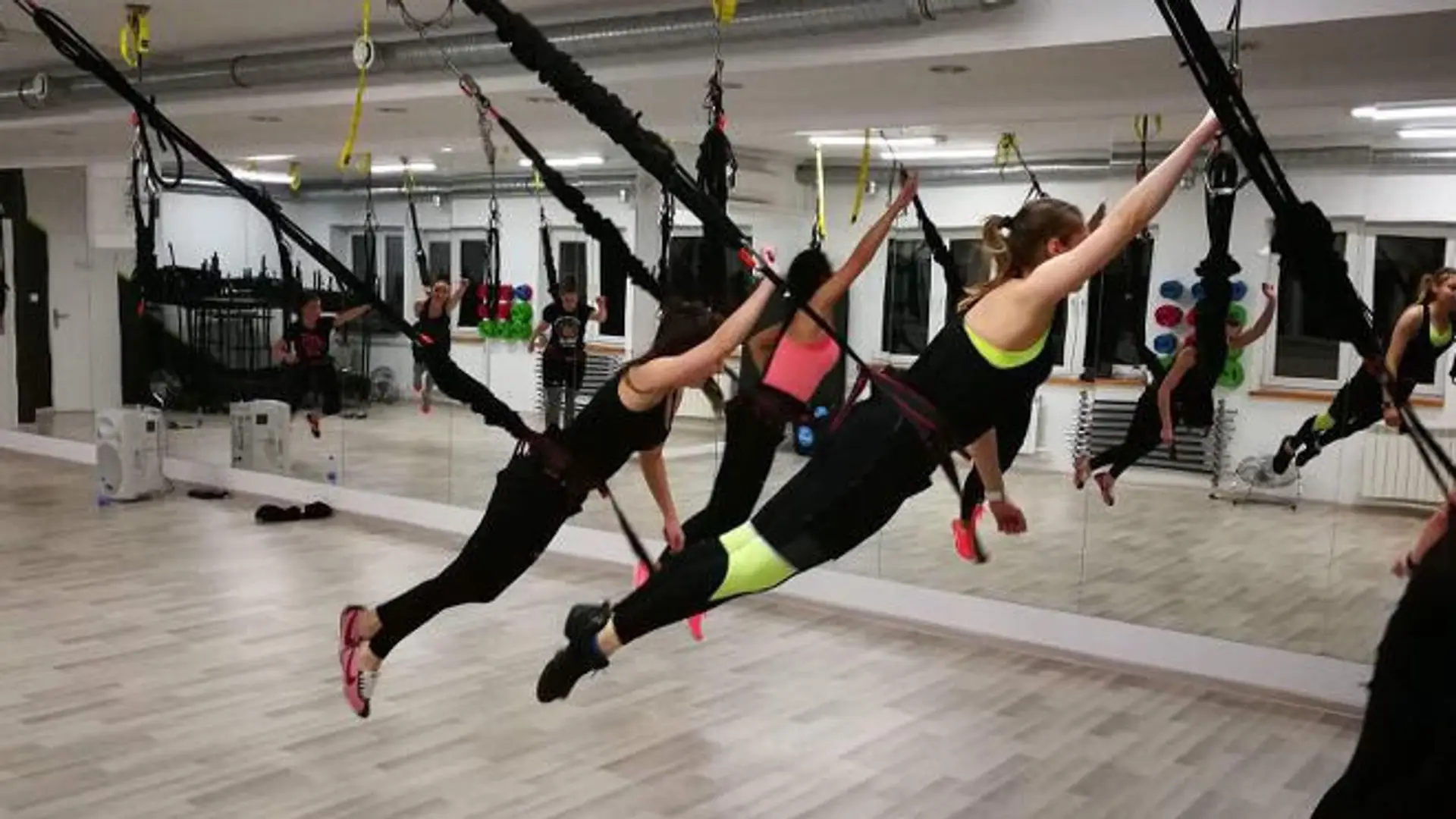 Bungee fitness – trening, który (dosłownie) dodaje skrzydeł