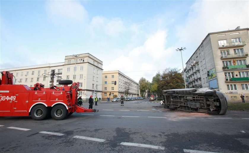 Wywrócił furgonetkę i narobił bigosu