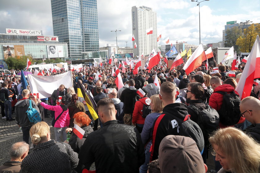 Protest na placu Defilad w Warszawie