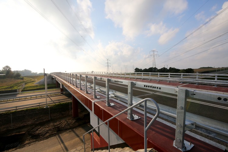 Budowa obwodnicy Ostrowa Wielkopolskiego to jedna z dziewięciu dużych inwestycji drogowych realizowanych w Wielkopolsce przez Generalną Dyrekcję Dróg Krajowych i Autostrad przy udziale środków Unii Europejskiej.<br><br>

(js) PAP/Tomasz Wojtasik