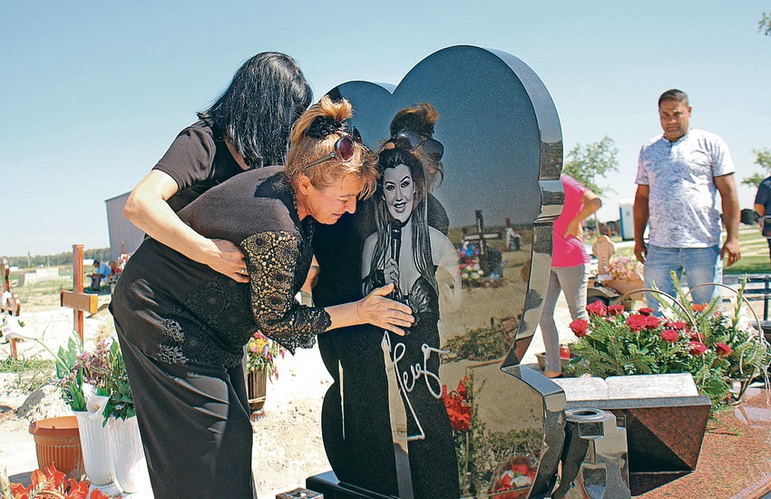 Zorica na grobu svoje svirepo ubijene ćerke