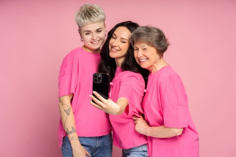 Fiatalon mellrákkal: nők, akik nem adták fel - így talált reményt és gyógyulást ez a 3 nő a korai kezdetű mellrák után