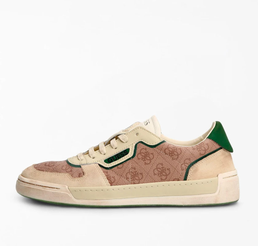 Sneaker «Strave 4g-Logo» von Guess für 145 Franken.