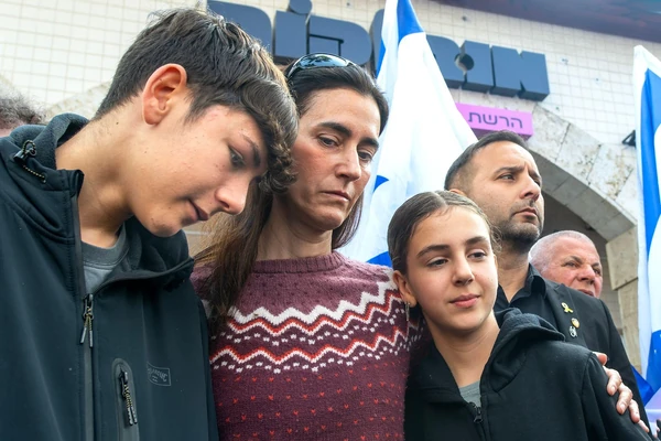 Ova majka je morala da izabere da li će da SPASI ŽIVOT ĆERKI ILI SINA: Odluka koju je donela MUČI JE I DANAS