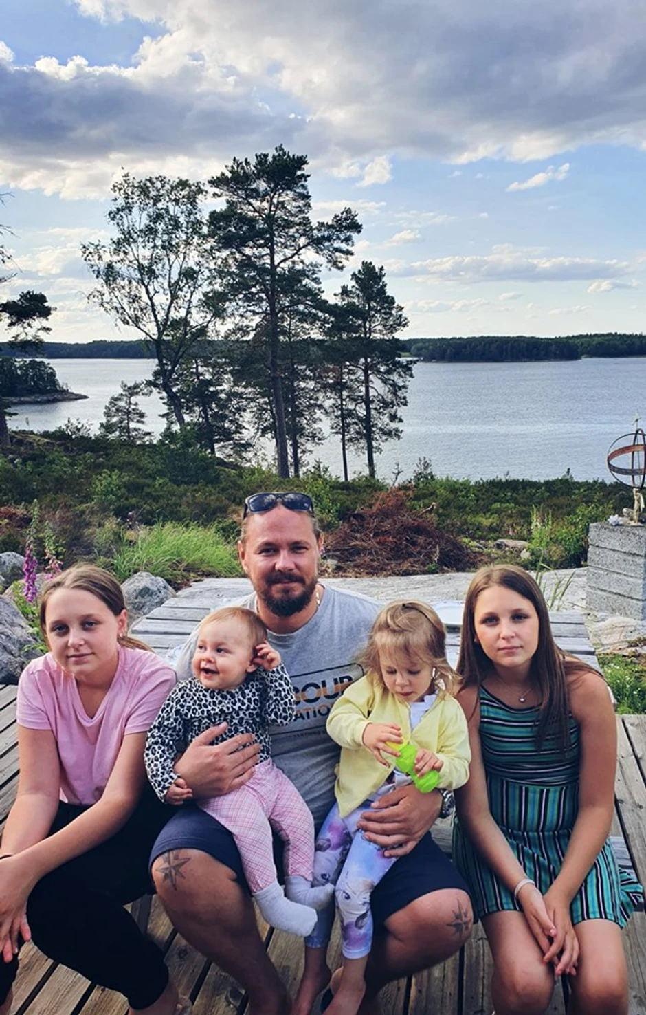 Vuksan sa ćerkama Vanesom, Emom, Anastasijom i Isadorom