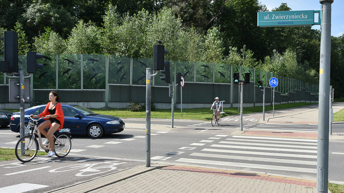 Departament Komunikacji społecznej Urzędu Miasta w Białymstoku poinformował, że zrealizuje budowę kolejnej ścieżki rowerowej. Będzie ona biegła wzdłuż ulicy Zwierzynieckiej i połączy drogi rowerowe biegnące wzdłuż ulicy Adama Mickiewicza i Świętego Pio.