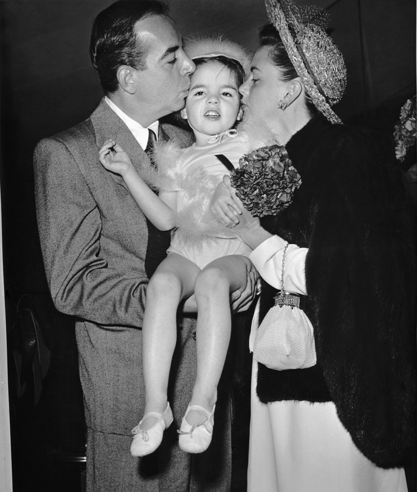 Liza Minnelli jako dziecko z matką Judy Garland i ojcem, reżyserem Vincentem Minnelli 
