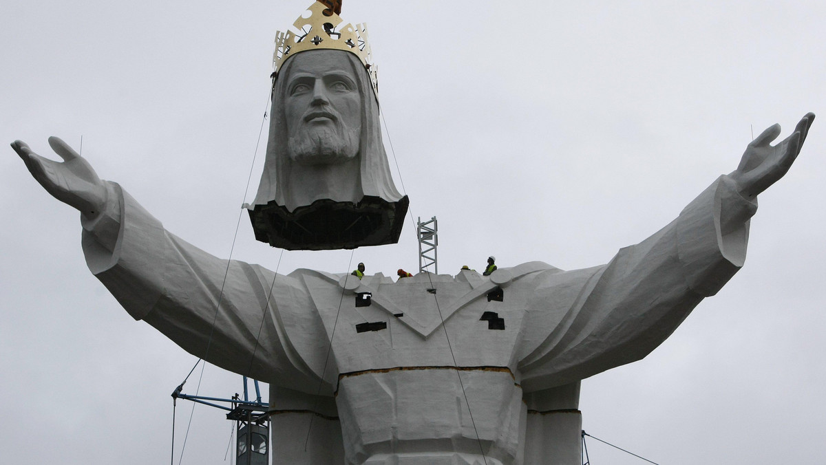 Stawiając gigantyczne posągi i kościoły, nie zyskamy jego przychylności