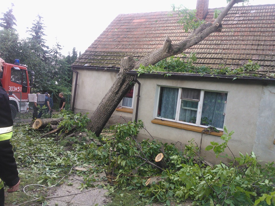 Nienawiszcz i Słomowo k. Obornik po nawałnicy, usuwania szkód, fot. Armel OSP Ocieszyn/Daj znać