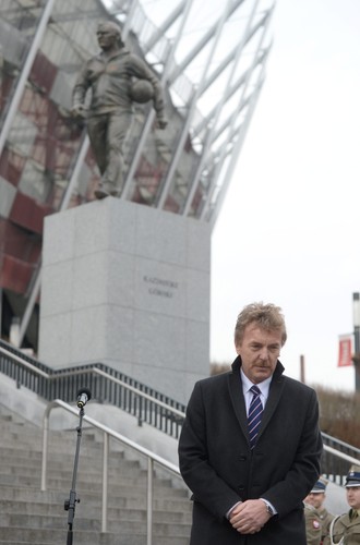 Przed Stadionem Narodowym odsłonięto pomnik Kazimierza Górskiego
