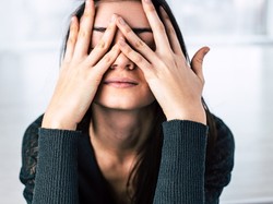 "Potrzebujemy teraz setek psychiatrów". Przez pandemię podupadamy psychicznie