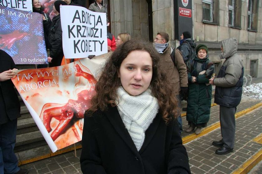 Nowicka się skarży: Oni mnie kamienują!