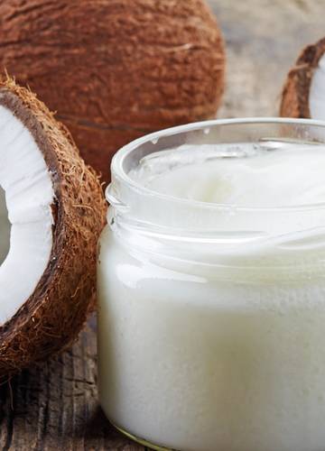 Olej kokosowy właściwości i zastosowanie. Olej kokosowy na włosy i twarz w  domowych kosmetykach | Ofeminin