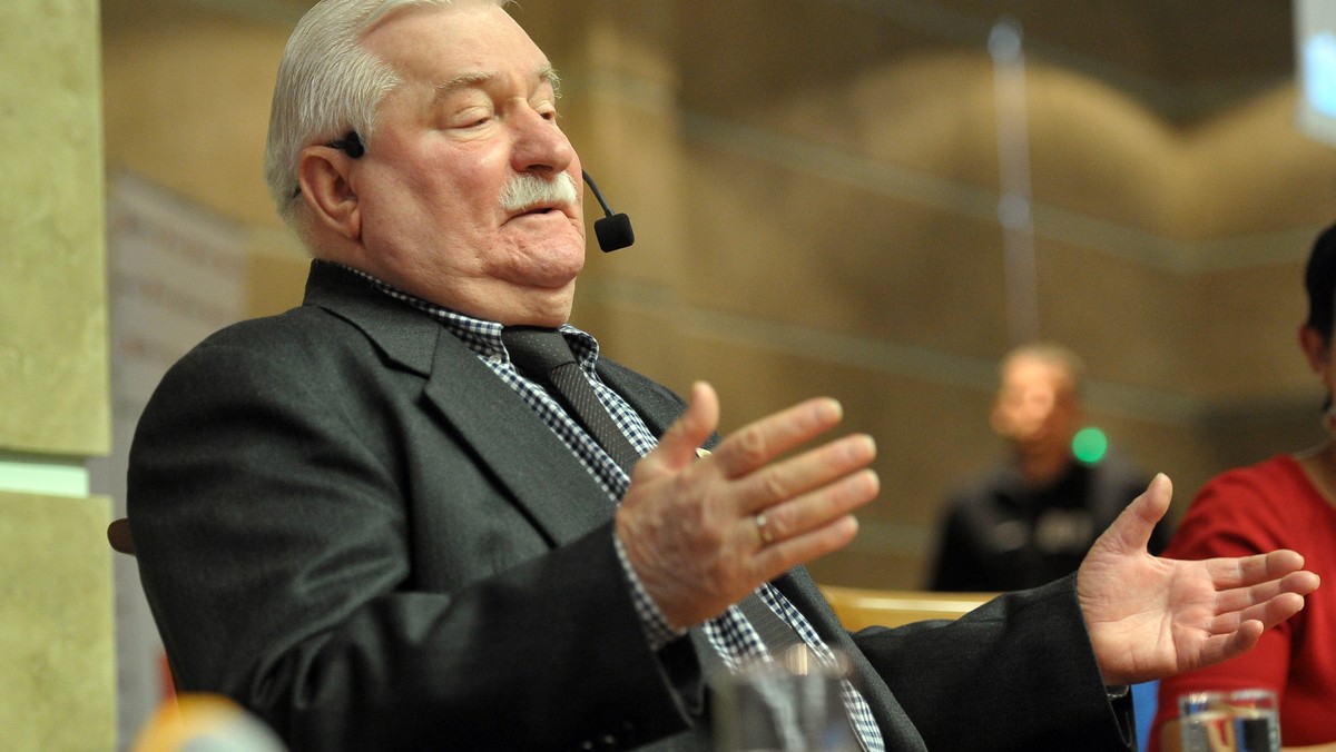 Lech Wałęsa, ale i Aleksander Kwaśniewski oraz Bronisław Komorowski, nie będą już mogli liczyć na asystę pracowników Biura Ochrony Rządu podczas swoich podróży zagranicznych. - To kolejny etap niszczenia życia mojej rodziny – mówi nam eurodeputowany Jarosław Wałęsa. - Przywracamy stan prawny zgodnie z obowiązującymi ustawami. Zapewniam, że wszyscy byli prezydenci są tutaj traktowani równo – ripostują w rozmowie z Onetem przedstawiciele BOR.