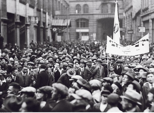 Demonstracja Żydów na ulicy Nalewki przeciwko zakazowi wyjazdu do Palestyny. Warszawa, 11 czerwca 1930 r.