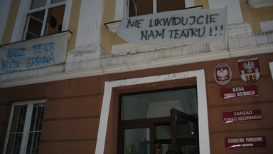 Protest przeciwko likwidacji Teatru Dzieci Zagłębia. "Starosta salwował się ucieczką"