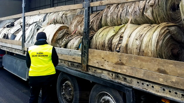 KAS przejęła 24 tony nielegalnych odpadów z Niemiec