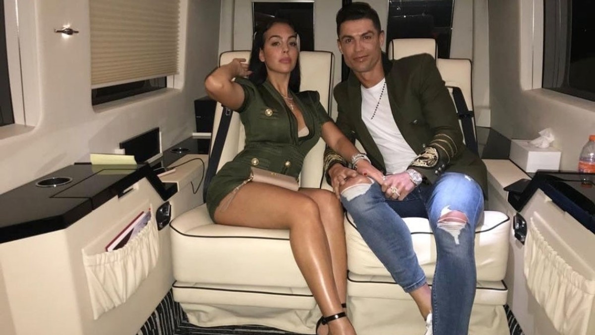Venčali se Georgina i Ronaldo? Stotine ljudi se okupilo ispred crkve i evo šta se dogodilo