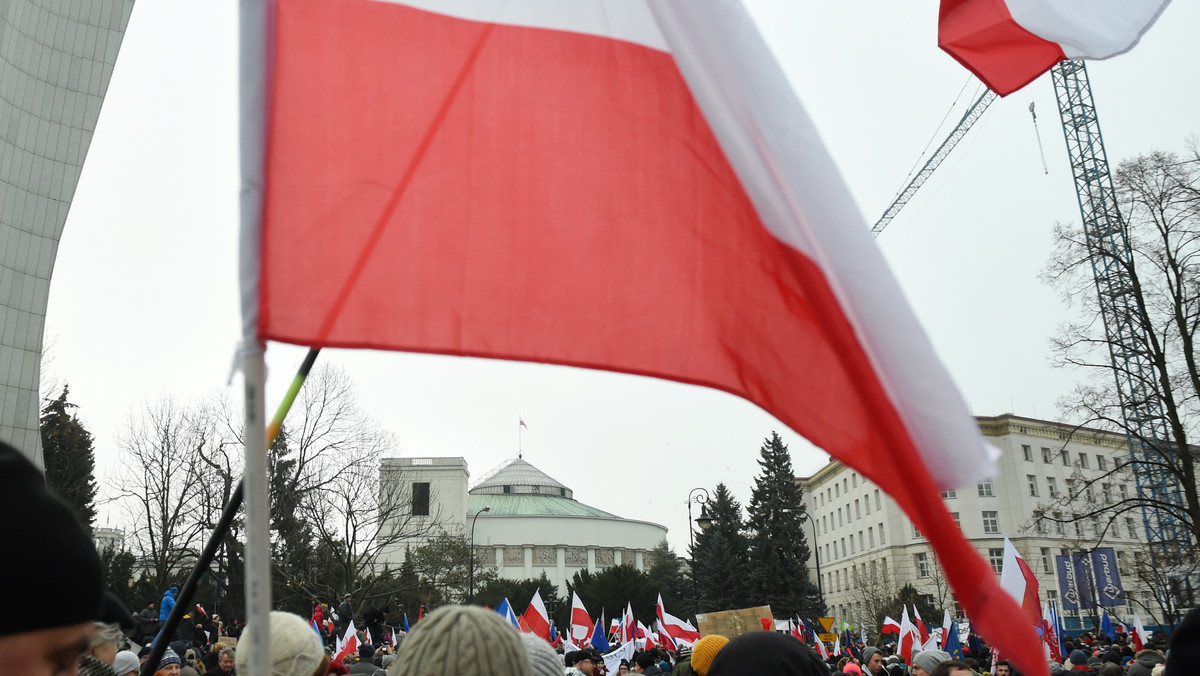 Chcemy świętego spokoju na Boże Narodzenie! - mówią przedstawicielki czterech organizacji kobiecych i prorodzinnych do polskich polityków. Od dzisiaj podpisywać można petycję do polityków o zaprzestanie eskalacji konfliktu i pogłębiania podziałów.