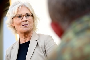 Minister obrony Niemiec: Przekażemy Ukrainie trzy wyrzutnie rakiet MARS II