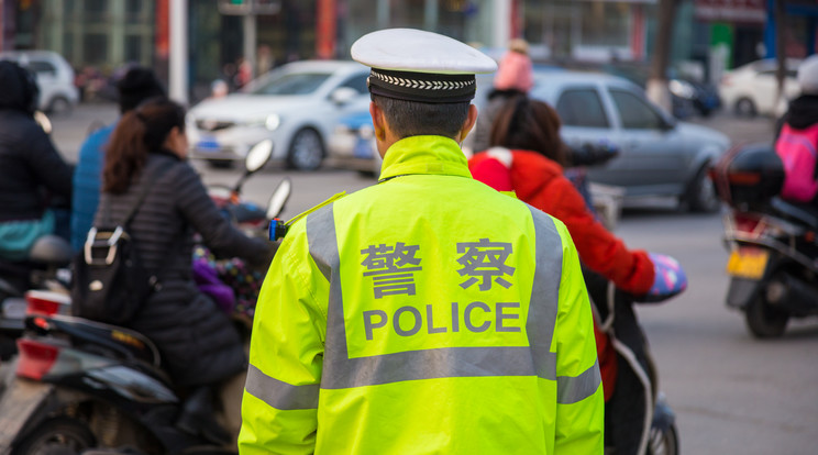 Minden bizonnyal kevésbé feltűnő szerelésben dolgoznak majd a kínai rendőrök Magyarországon / Fotó: Shutterstock
