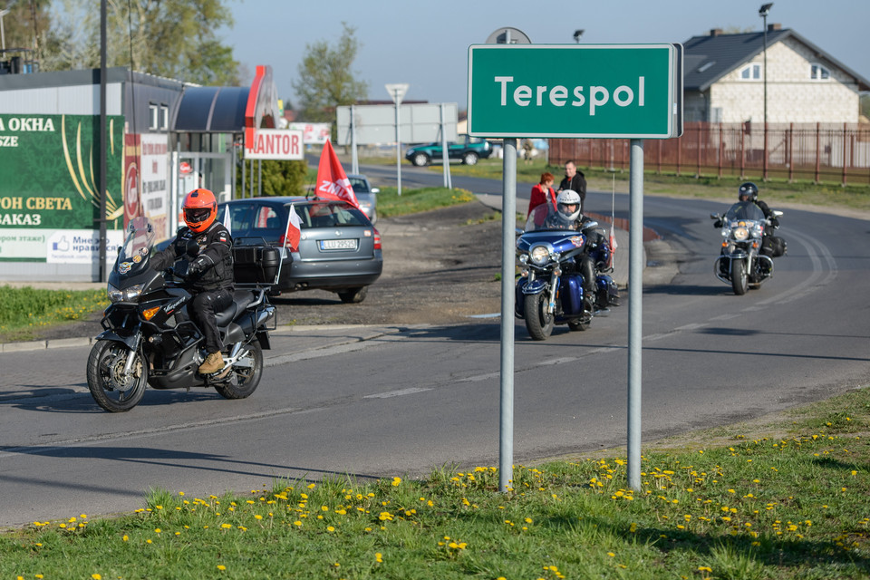 TERESPOL RAJD NOCNE WILKI POLSCY MOTOCYKLIŚCI (Polscy motocykliści na przejściu granicznym)