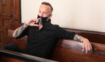 Nergal znów stanął przed sądem! Odpowiada za pokazywanie drewnianego penisa z ukrzyżowanym Jezusem! 