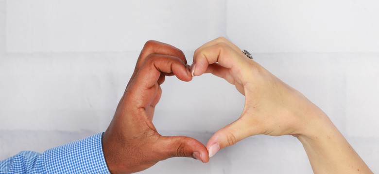 Uchodźców nie chcemy, ale Polki coraz częściej wychodzą za Afrykanów