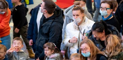 Izabela Janachowska poszła z synem na imprezę „Psiego patrolu”. Ścisk i tłok sprawiły, że uciekła