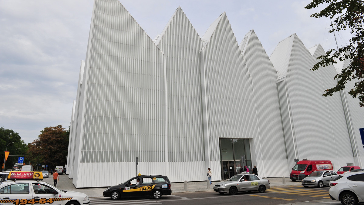 Nowoczesny gmach filharmonii szczecińskiej, który pomieści w swoich salach łącznie 1200 widzów, otwarto w piątek w Szczecinie. Już w najbliższą niedzielę chętni będą mogli zwiedzić nową siedzibę. W przyszłym tygodniu zaplanowano pierwszy koncert.