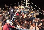 lampedusa imigranci przypływają