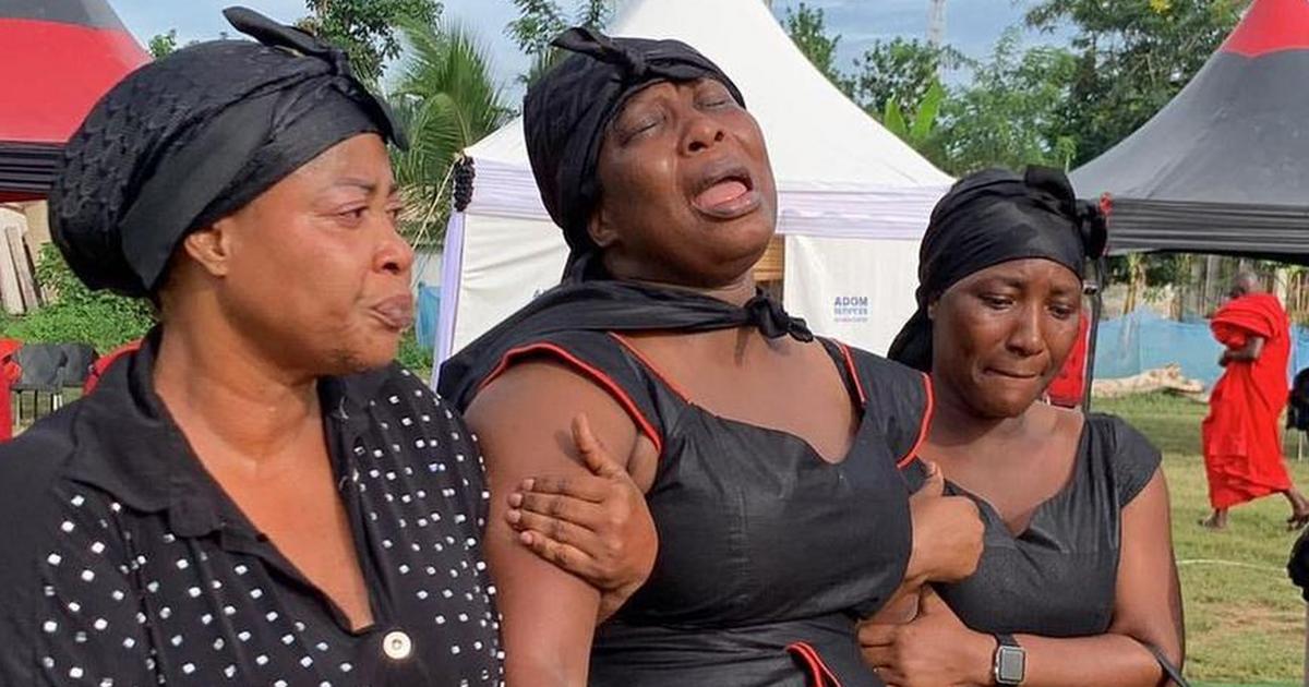 Gloria Sarfo in tears as she buries her mum; colleagues show up to support (WATCH)