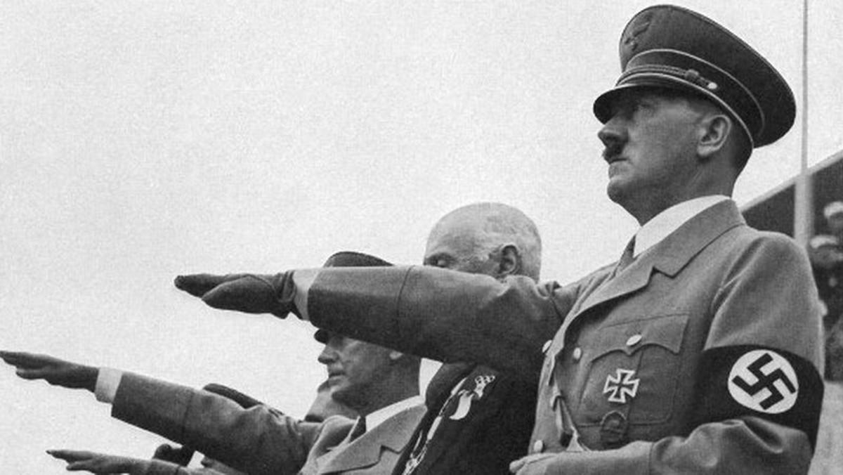 Francuska oficyna wydawnicza Fayard poinformowała w środę, że planuje na 2016 rok krytyczne, opatrzone komentarzami wydanie "Mein Kampf" Adolfa Hitlera, co wywołuje gorące protesty środowisk żydowskich.