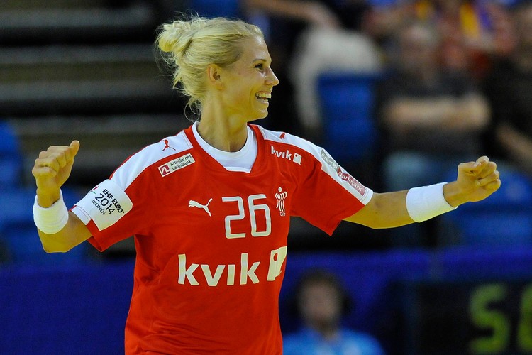 Piękne panie wybrały brutalną grę. Piłka ręczna to sport nie dla grzecznych dziewczynek