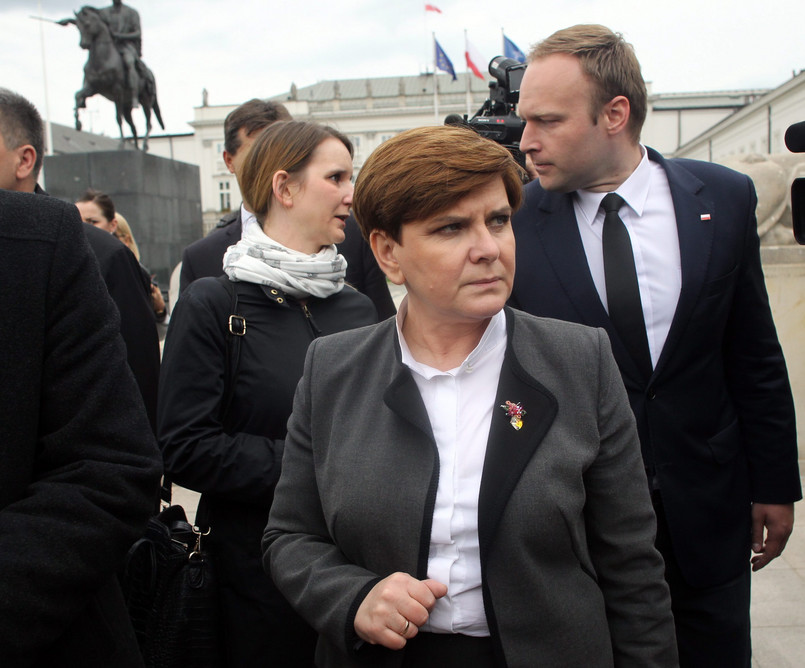 Beata Szydło przed Pałacem Prezydenckim