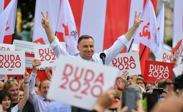 Duda: Musimy przetrwać ten ideologiczny huragan