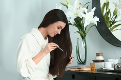 Olejek do włosów suchych i puszących się. Podpowiadamy, jaki jest najlepszy