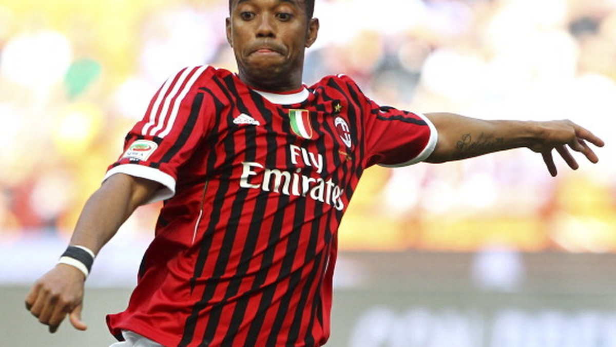 Dwóch przedstawicieli Santos FC udało się do Mediolanu, by negocjować transfer Robinho. Jeśli dojdą oni do porozumienia z władzami AC Milan, wówczas brazylijski napastnik rozpocznie swoją trzecią przygodę z ekipą z Estadio Vila Belmiro.