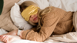 Po której stronie łóżka śpisz? Odpowiedź wiele o tobie mówi