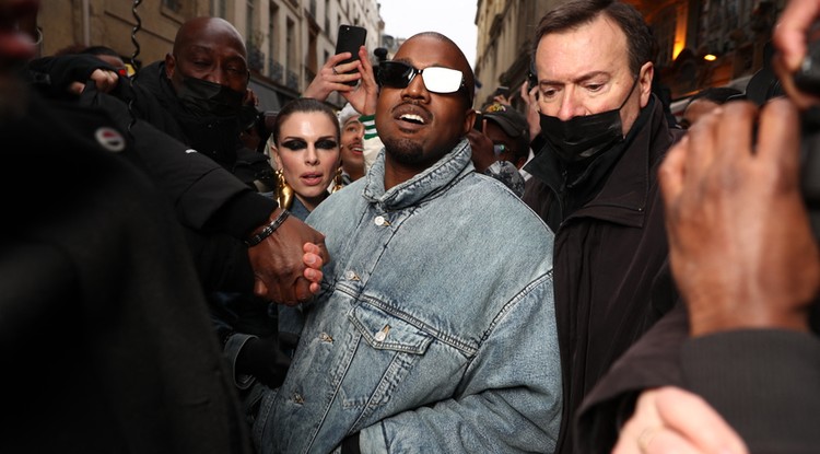 Kanye West a párizsi divathéten 2022 januárjában