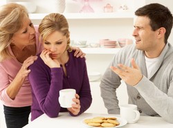 Mamusia z piekła rodem? 5 powodów, dla których mężczyźni nie cierpią teściowych