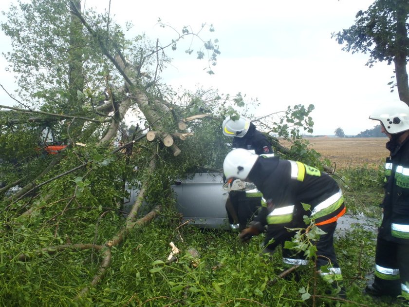 Niemowlę zmarło w przywalonym samochodzie