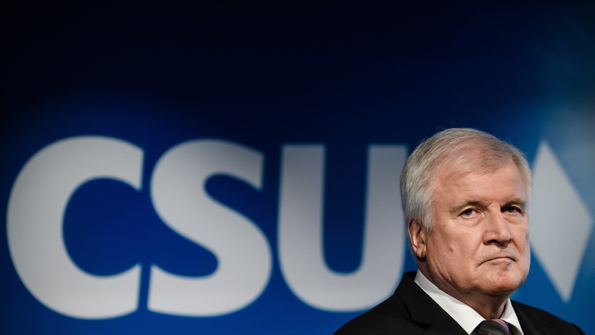 Horst Seehofer zamierza w przyszłym roku ustąpić ze stanowisk szefa bawarskiej CSU i ministra spraw wewnętrznych w rządzie federalnym. Jak podała agencja DPA, o swoich planach Seehofer poinformował ścisłe kierownictwo partii.