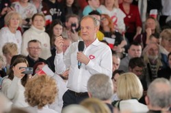 Tusk rozpoczyna kampanię. "Musimy obudzić polityków. Tutaj nie może być podziałów"