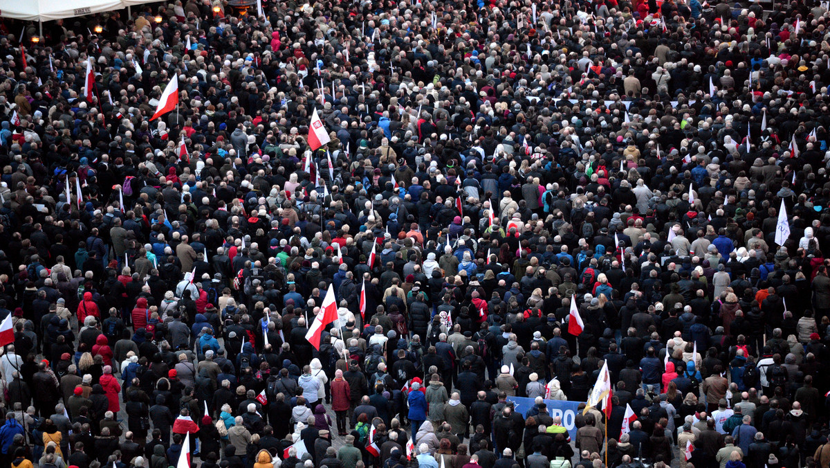 Polacy w Wielkiej Brytanii wzięli dzisiaj udział w uroczystościach poświęconych szóstej rocznicy katastrofy smoleńskiej, w której zginęło 96 osób, w tym prezydent Lech Kaczyński. Polska delegacja leciała na obchody rocznicy zbrodni katyńskiej.