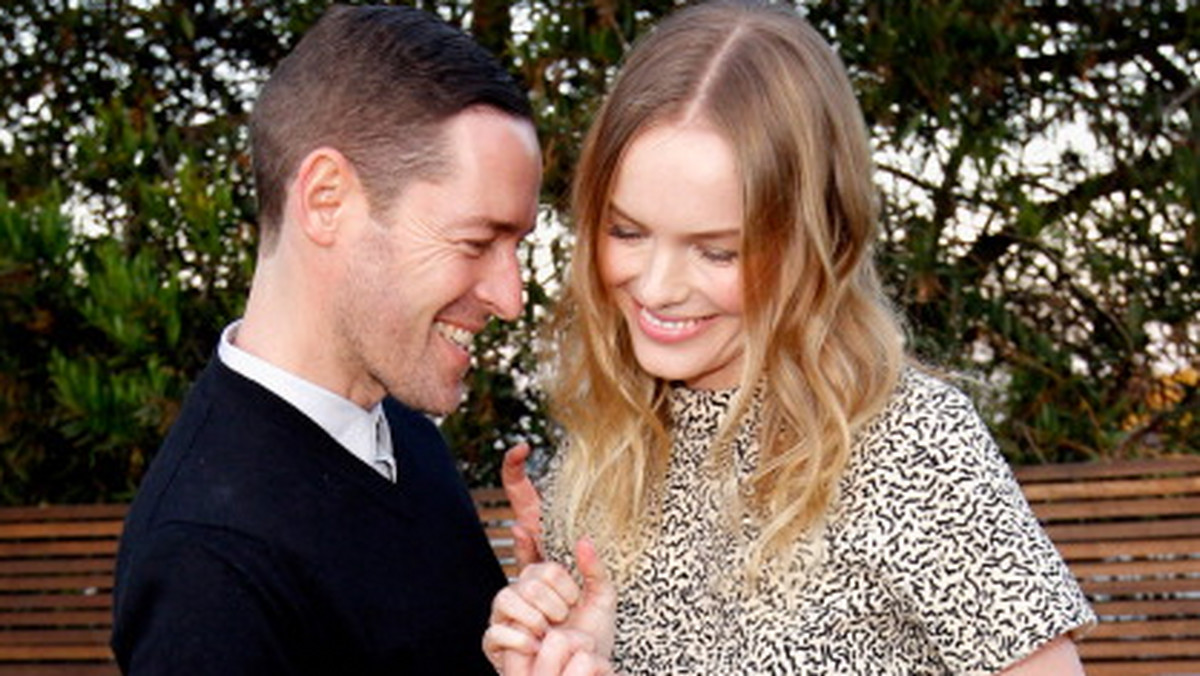 Kate Bosworth spotykała się z różnymi hollywoodzkimi przystojniakami. Na liście jej partnerów znaleźli się m.in. Orlando Bloom i Alexander Skarsgard. Z żadnym z nich nie udało się jej jednak stworzyć trwałego związku. Prawdziwe szczęście Kate znalazła dopiero u boku 42-letniego reżysera Micheala Polisha.