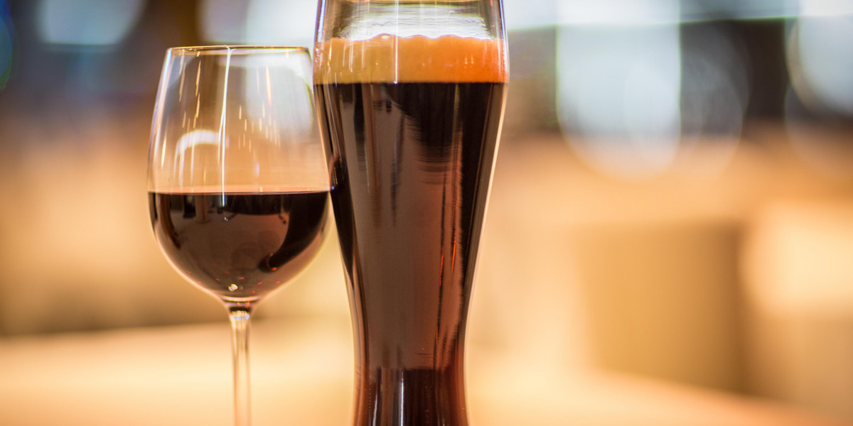 Im więcej alkoholu w codziennej diecie, tym większe ryzyko powikłań zdrowotnych - przekonują eksperci. Nawet kieliszek wina dziennie nie jest obojętny dla naszego organizmu.