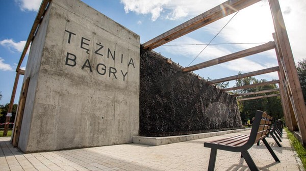 Tężnie to drewniane budowle pokryte gałązkami tarniny. Pierwotnie służyły do zagęszczania solanki podczas produkcji soli, potem odkryto ich właściwości lecznicze.